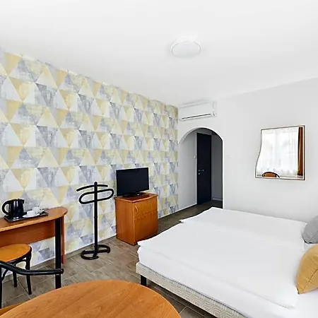 Alojamento de Acomodação e Pequeno-almoço Lorelei Adults Only Gyenesdiás